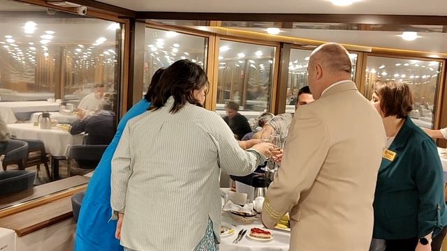 капитанский ужин на теплоходе "Золотое Кольцо"