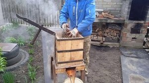 Перетопка воска с помощью самодельного воска-преса