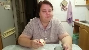 Не даёт разговаривать 🙎