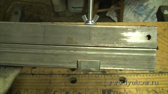 Торцевая струбцина для выравнивания плоскости при склеивании мебельных щитов. смотреть онлайн