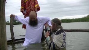 Крещение в Потеряевке. 12. 07 .2015 . снимают со стороны  храма