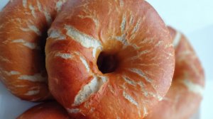 Бабье лето подгоняет , отдыхать некогда// Наготовила, напекла, посолила рыбу