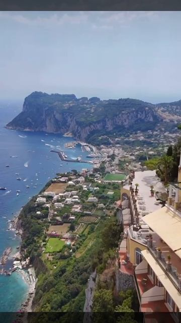 Остров Капри, символ Италии, привлекает внимание своей красотой и богатой историей. Здесь обитали... смотреть онлайн