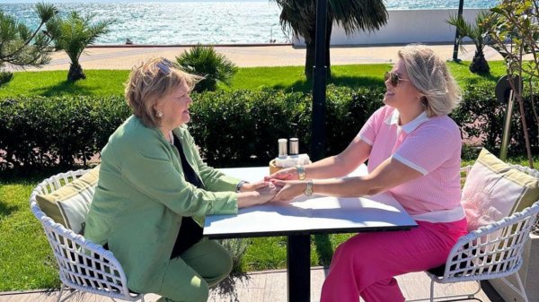 ГЕНЕРАЛЬНАЯ УБОРКА / ОТМЕЧАЮ ДЕНЬ РОЖДЕНИЯ/НАКРЫВАЮ СТОЛ/ДЕЛАЮ СЮРПРИЗ/ГЕНЕРАЛЬНАЯ УБОРКА