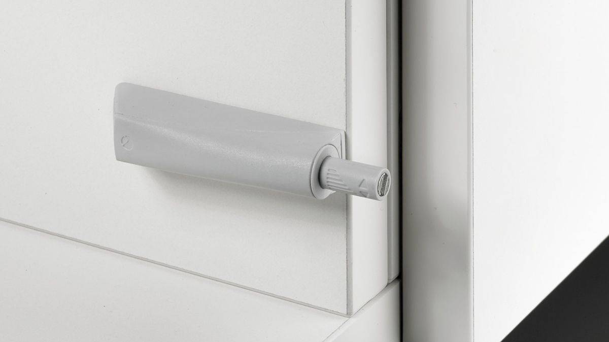 Push-to-Open Pin, Hettich. Push — и шкаф открывается. Click — и вы понимаете, как это работает! смотреть онлайн