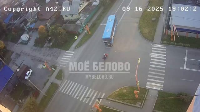 В Кемеровской области мотоциклист погиб в результате столкновения с автобусом смотреть онлайн