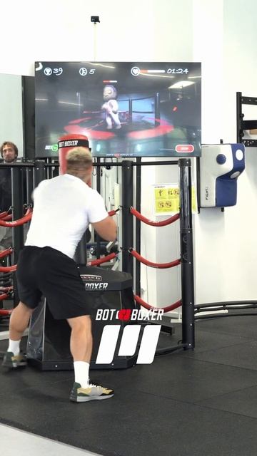 Бокс Баттл с Роботом от Skytech Sport: Александр Пискун против зомби смотреть онлайн