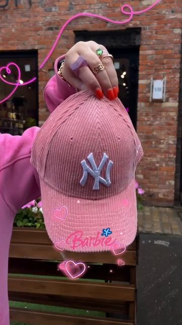 Хей, Барби! Мы сделали свою подборку розовых бейсболок в стиле Barbie #neweracap смотреть онлайн