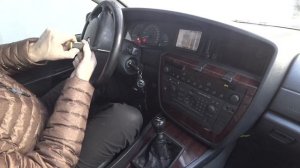 Как снять панель приборов Опель Омега Б