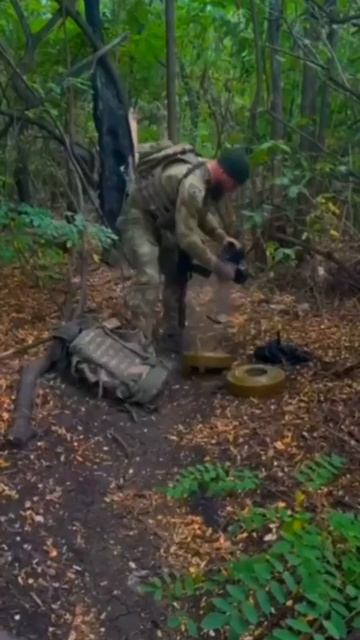 С рюкзаком он не готов к взрослой жизни 😂 смотреть онлайн