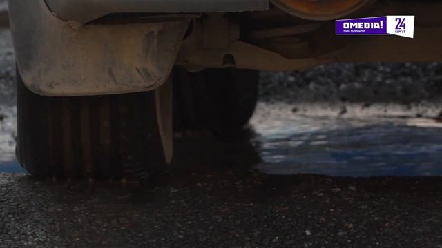 14 лет без ремонта? Жители Крылова, 23 с трудом добираются до подъезда по разрушенному проезду смотреть онлайн