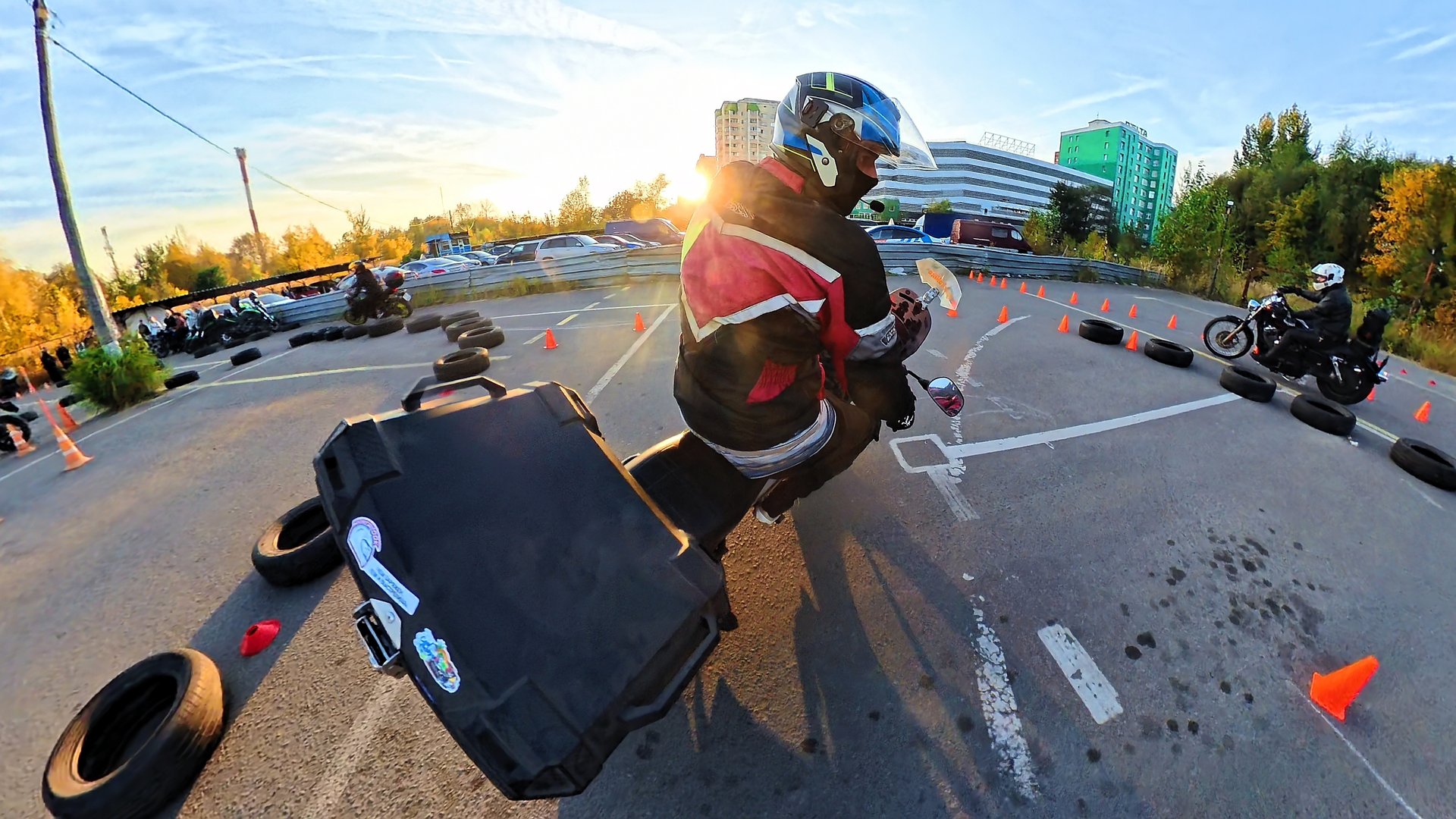 GymkhaNika 2025 . Bajaj Boxer против Bajaj Dominar. Мотоджимхана