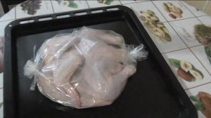 Рецепт приготовления курицы в духовке. Целиком, в рукаве, очень просто.