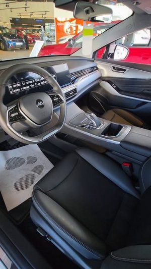 На российский рынок выкатили новый электрический российский автомобиль - Амберавто A5