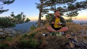 КРЫМ - САМОЕ КРАСИВОЕ МЕСТО. Выживаю ОДИН в горах Крыма. НОЧЕВКА В ПАЛАТКЕ НА ОБРЫВЕ.