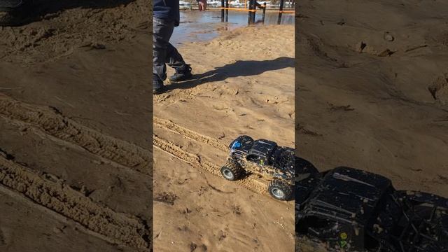 в замедленном снимке детская игрушка покатушка смотреть онлайн