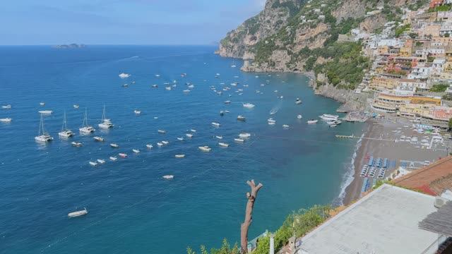 Италия. Пешеходная экскурсия в Позитано в формате 4К смотреть онлайн