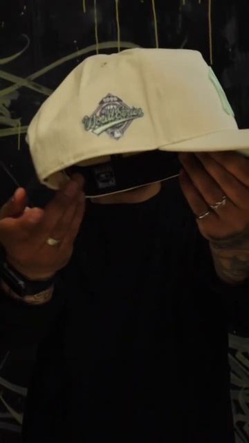 Бейсболка от бренда ‘47 из коллекции Cream: Hitch New York Yankees WS 1996 / Mint UV смотреть онлайн