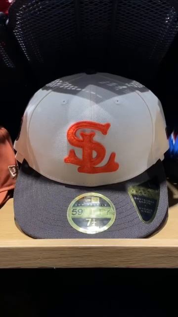 Самые сочные фиттеды и снэпбэки в FAM Moscow #neweracap #бейсболки #кепки #москва #59fifty #снэпэк смотреть онлайн