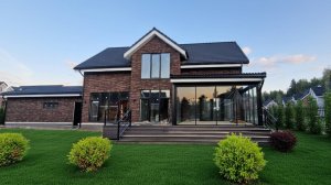 Терраса с раздвижным остеклением и уникальным решением #раздвижноеостекление #панорамноеостекление