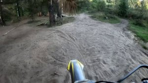 GR7 пылит на озере