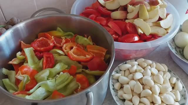 АДЖИКА С ЯБЛОКАМИ смотреть онлайн