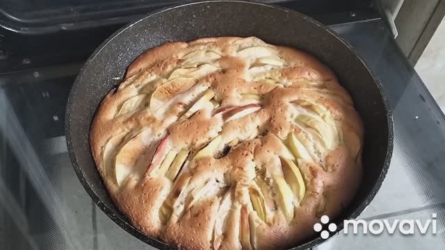 Шарлотка с яблоками простой классический рецепт в духовке