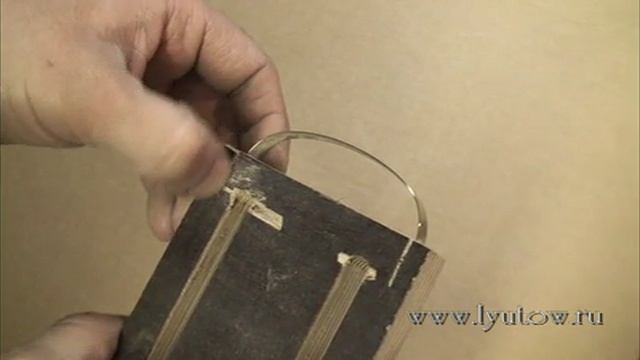 Самодельный вертикальный прижим для циркулярного и фрезерного станков смотреть онлайн