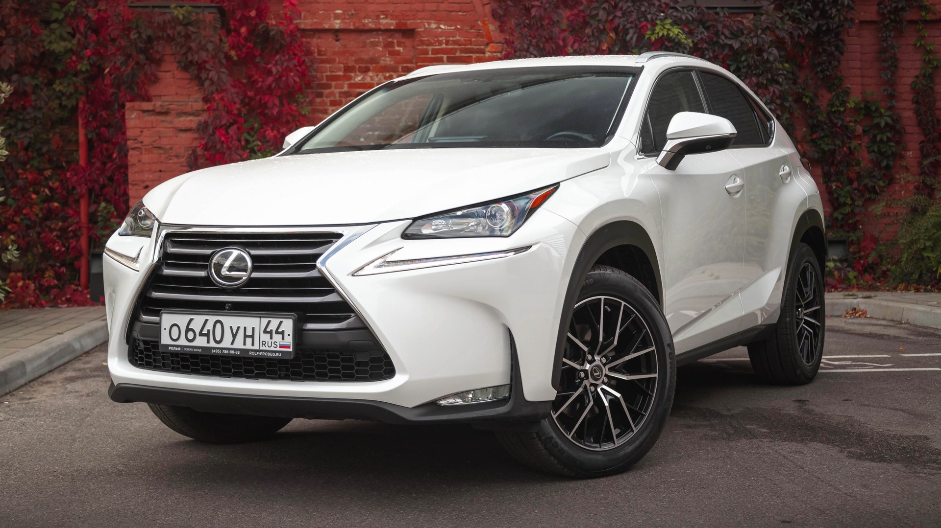 🚗 Lexus NX200, 2015 — белый перламутр, идеальное состояние и отличный внешний вид!