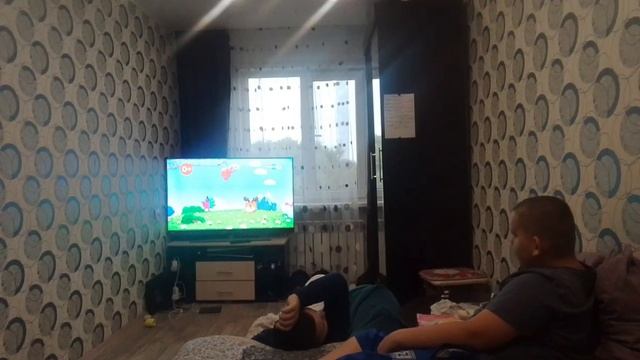 Всё что вы хотели сидеть и поболтать семья в доме (4 серия Ярик и Игорь смотрит телевизор) 🥰🥰🥰 смотреть онлайн