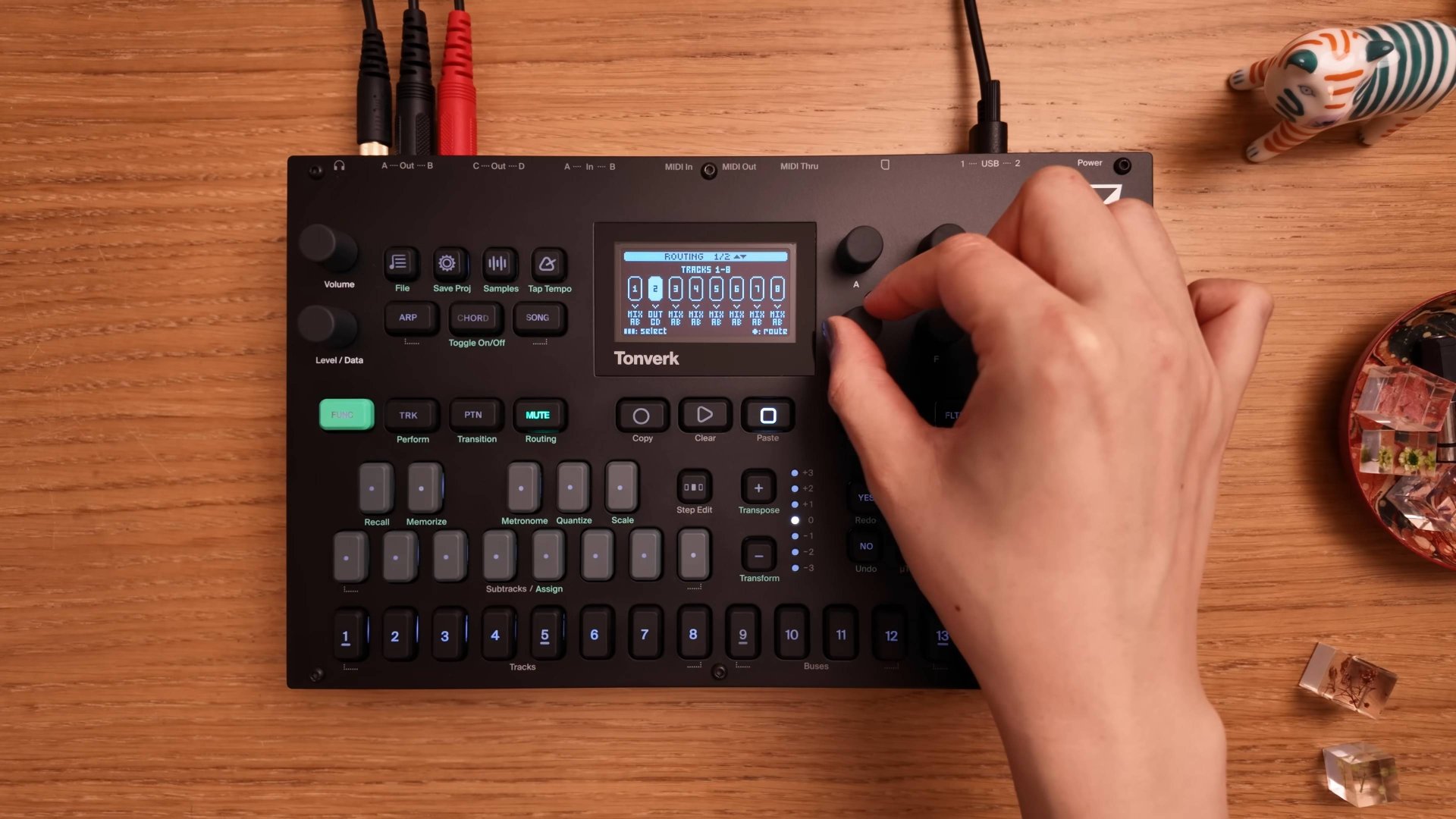 Elektron Tonverk: Tracks and Routing