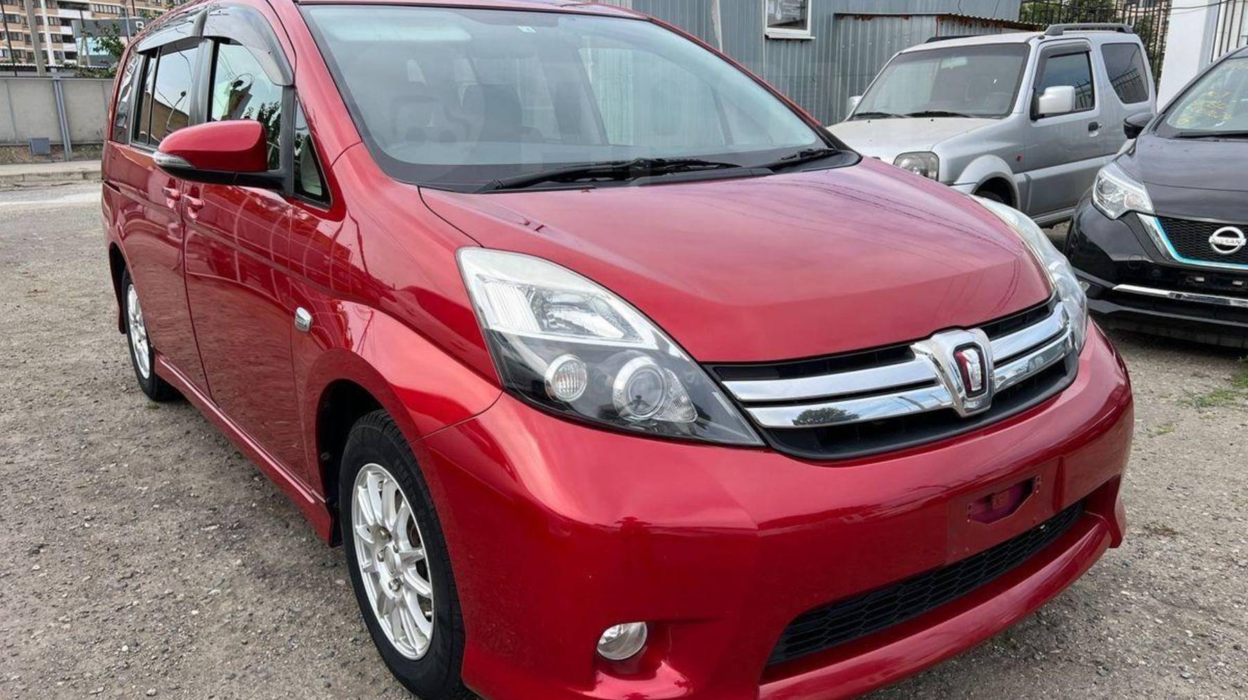 Toyota Isis смотреть онлайн