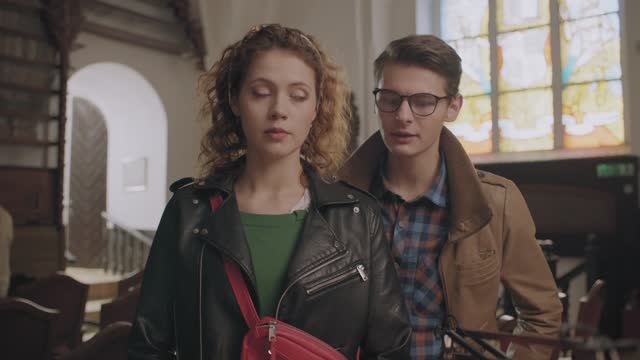 ДВА СИЛУЭТА НА ЗАКАТЕ СОЛНЦА - 1 серия смотреть онлайн