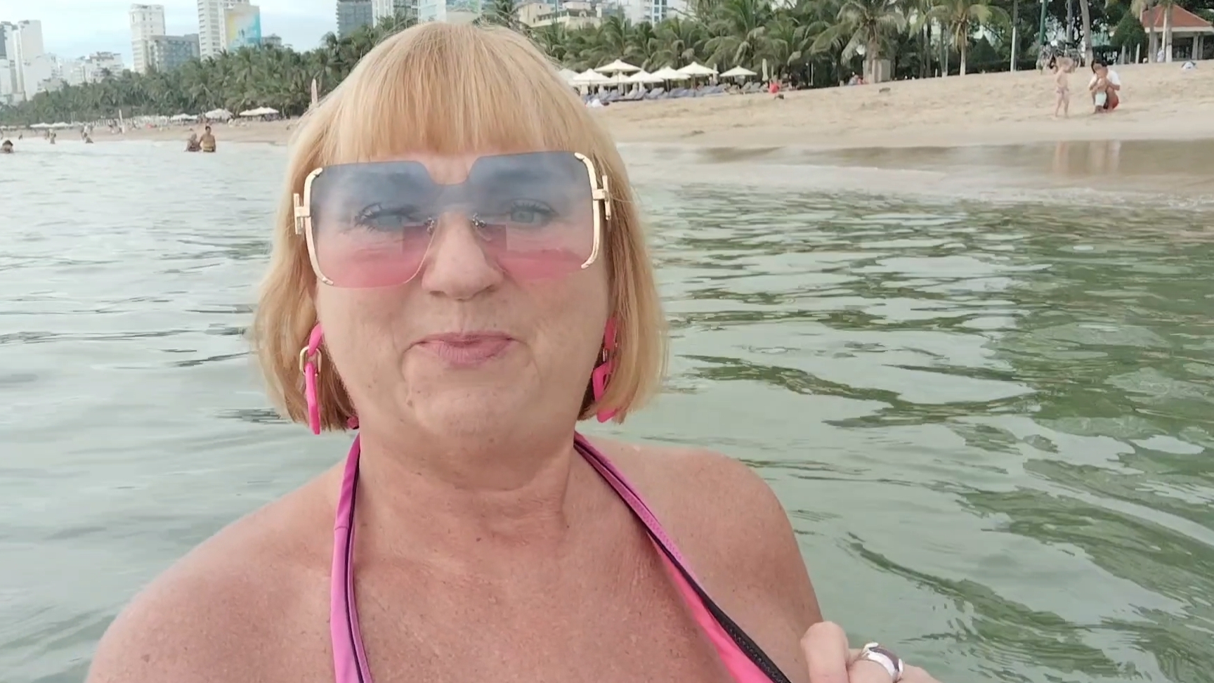 Вьетнам Нячанг.Безумно довольна своим внешним видом!!!Болталки в море... смотреть онлайн