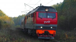 "В последние дни по деревяшке". ТЭП70У-016 с пригородным поездом Алапаевск - Екатеринбург-Пасс.