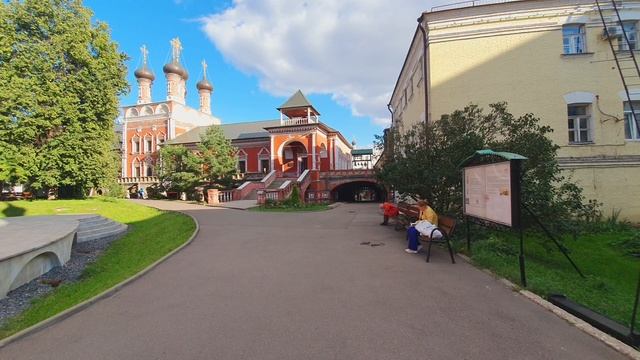 Высоко-Петровский ставропигиальный мужской монастырь—древнейший монастырь Москвы, основан в XIV веке смотреть онлайн