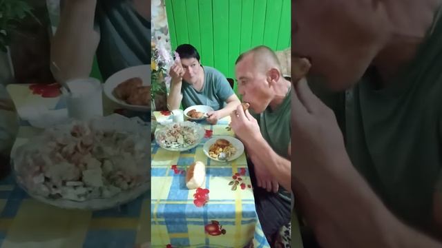 Ужин, приятного аппетита 😋 смотреть онлайн