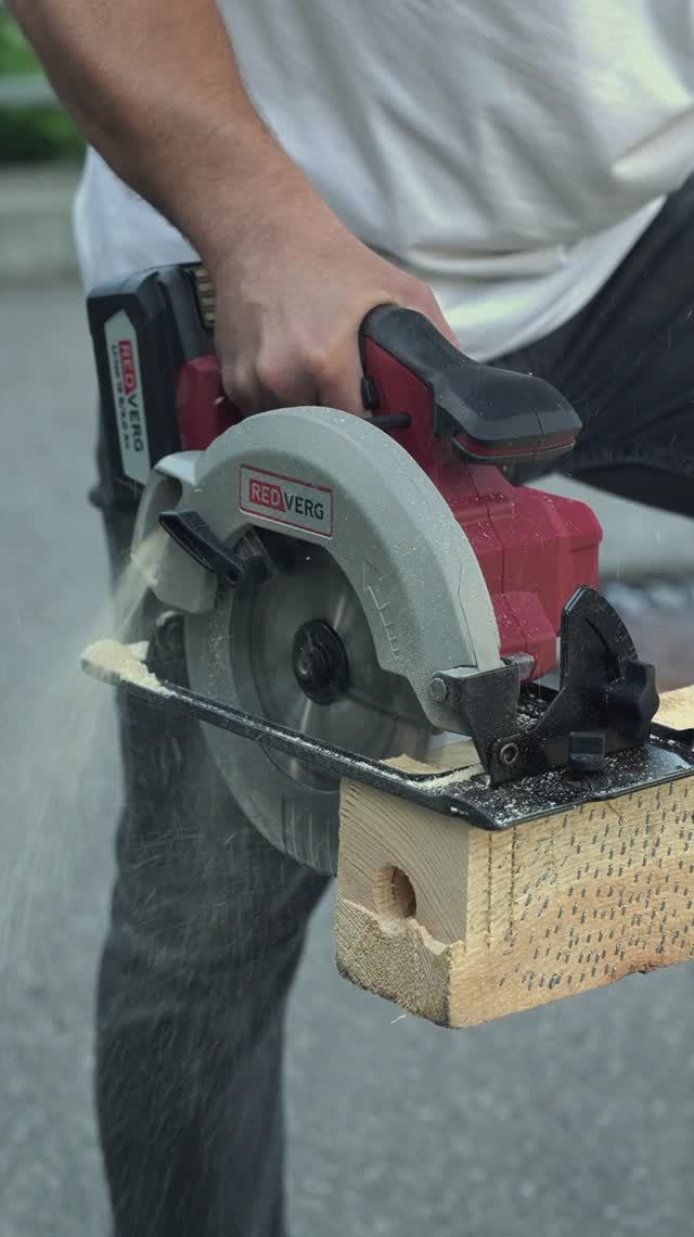 Аккумуляторная дисковая пила с бесщеточным двигателем REDVERG RD-CS18-63BL/U смотреть онлайн
