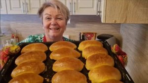 СЕГОДНЯ ГОТОВЛЮ СДОБНЫЕ ПИРОЖКИ С ЯБЛОКАМИ И СЛИВАМИ.