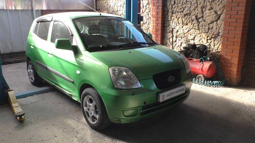 Замена лампочек подсветки номера и дополнительного стоп сигнала на Киа Пиканто 1,1 Kia Picanto 2005