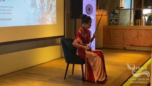 Китайский музыкант на Эрху на встречу гостей в Москве - живая музыка на мероприятие и праздник смотреть онлайн