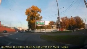 ДТП в Москве, мотоциклист и газель, кто не прав ?