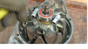 Каждый водитель должен знать как меняются контактные кольца генератора и что это даёт.