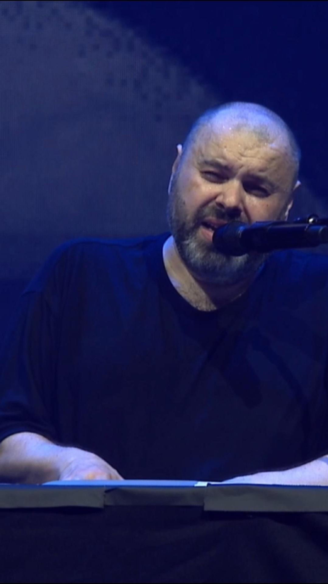 Максим Фадеев - Танцы на стеклах (LIVE) смотреть онлайн