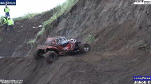 Подъем в гору на багги