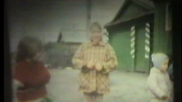 02.26.28 - 02.34.29 перед домо у бабушки_мы маленькие