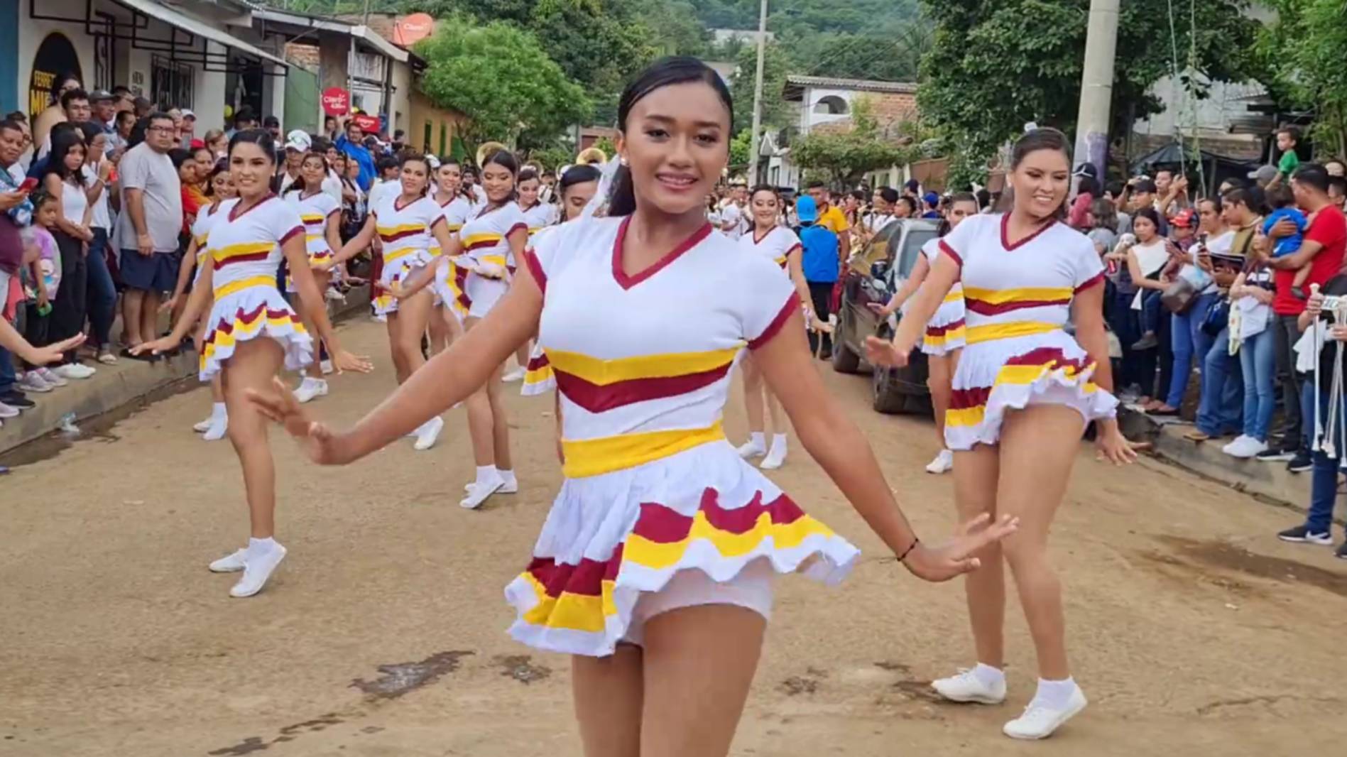 Beautiful girls. Salarrue Latin Band El Salvador смотреть онлайн
