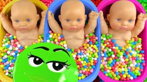 Мультики для детей  и малышей. Залипательное смешивание конфет M&M's. Смотреть онлайн для детей