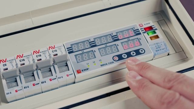 Обзор и тестирование трехфазного реле напряжения и тока MRVA-3 63A от EKF смотреть онлайн