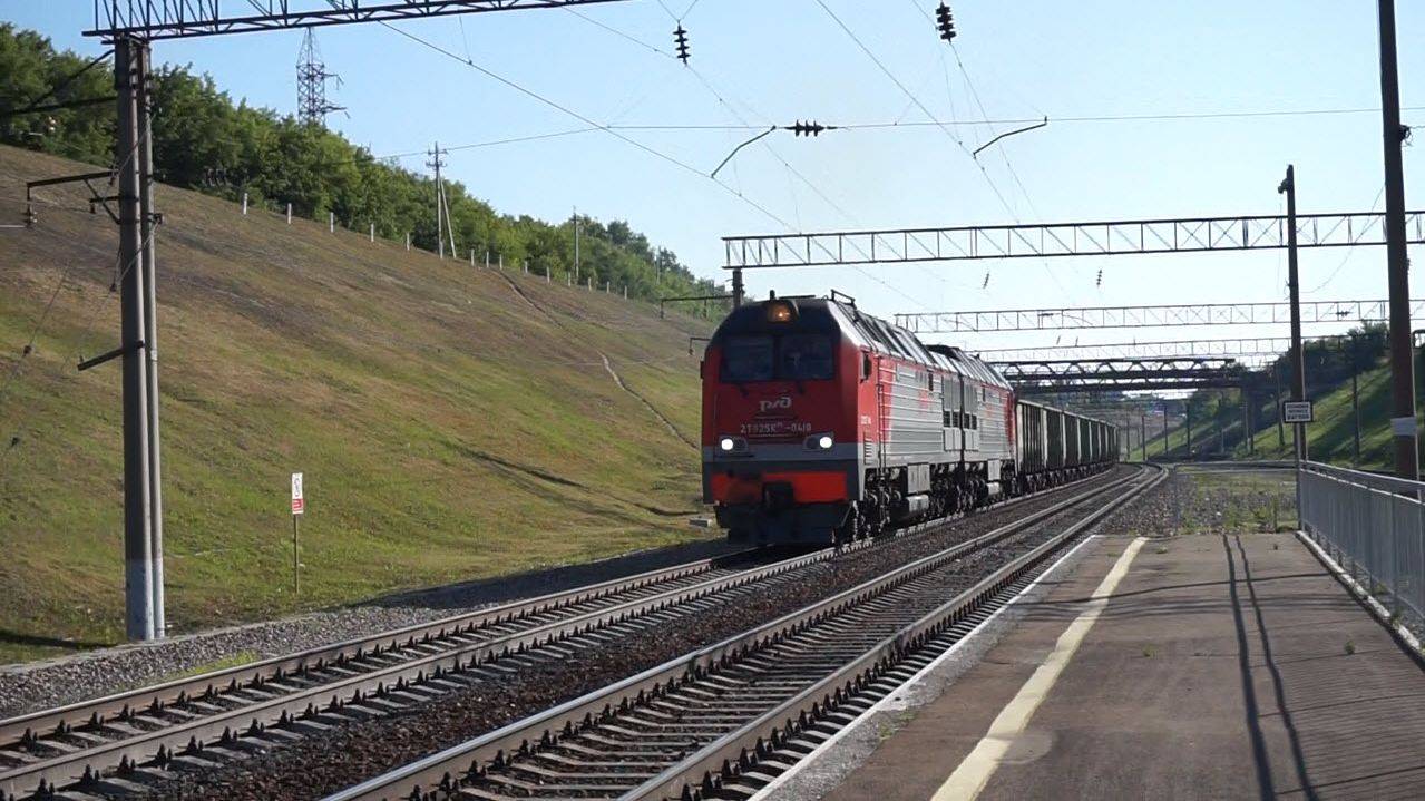 Тепловоз 2ТЭ25КМ-0419. Тяжко на подъёме. смотреть онлайн